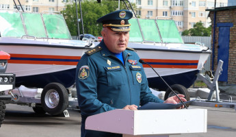 В Пензу прибыл глава МЧС России: он наградил спасателей и вручил ключи от спецтехники