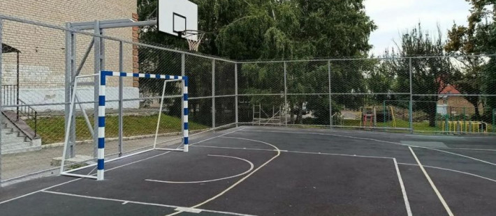 В Пензе станкостроительный завод помог отремонтировать школьную спортплощадку