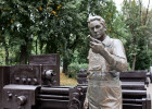 В Пензе уже десятилетие стоит монумент, посвященный мастеру токарного дела