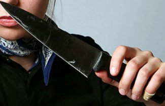 Пьяная жительница Пензы вонзила нож в бок сожителю на дне рождения друга