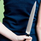 В соседнем регионе 13-летняя девочка ударила ножом по голове спящую мать