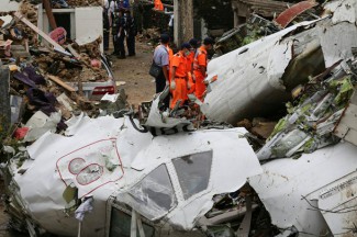 Самолет Минобороны, на борту которого находились 32 человека, рухнул в Якутии