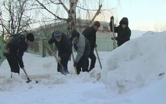 Соцсети: «Пензенские школьники убирают снег в -27°С»