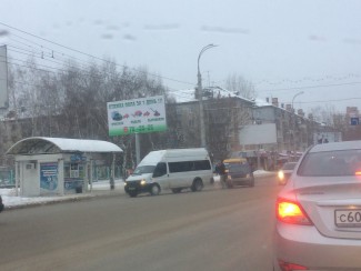 В Пензе на Луначарского столкнулись маршрутка и внедорожник