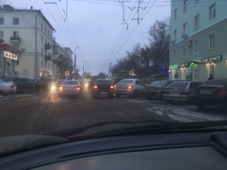 В Пензе на Володарского не поделили дорогу две легковушки