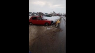 Житель Пензы превратил свой «жигуленок» в снегоуборочную машину 