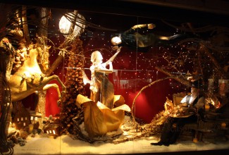 Стеклянная сказка: как владельцы пензенских бутиков украсили витрины к Новому году