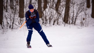 Сотрудники ОМОНа устроили лыжную гонку на Олимпийской аллее