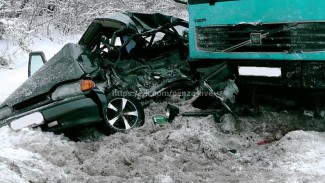 Большегруз из Пензы влетел в два автомобиля. Один человек скончался