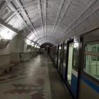 Мужчину столкнули на рельсы в петербургском метро 