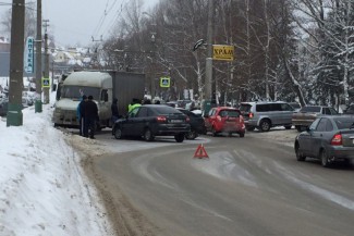 На улице Пушкина произошло серьезное ДТП с участием четырех машин