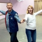 Беременная Галя Боб исполнила танец со своим первым тренером из Пензы