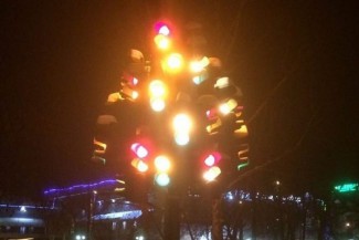 В Пензе снова засветило «Светофорное дерево»