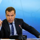 Дмитрий Медведев исключил возможность досрочных выборов Президента РФ и пообещал пензенским депутатам тяжелую борьбу