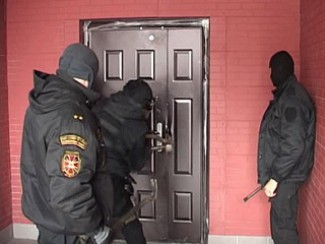 В Челябинске наркоман заперся в квартире с гранатой в руке 