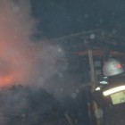 В Каменском районе 10 человек тушили загоревшееся строение 
