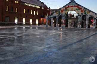 Теплый декабрь. На площади Ленина на выходные залили каток