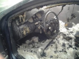 В Пензе пылающий «Рено» тушили пять пожарных