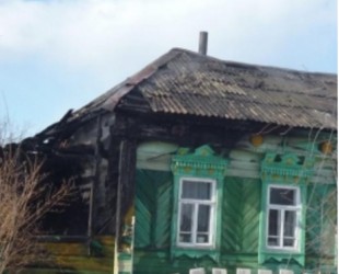 В Пензе на Касторной пылающий жилой дом тушили 22 огнеборца, пострадал человек