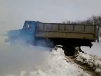 В Пензенской области в результате аварии опрокинулся грузовик 