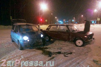 «Красный» - не помеха. В Заречном «шестерка» на перекрестке протаранила иномарку