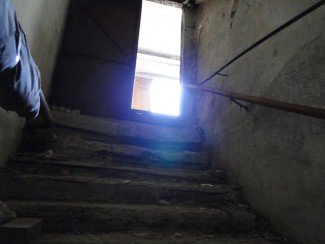 В Пензе женщина-инвалид ютится в подвале на Измайлова