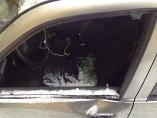 Соцсети: В Пензе коммунальщики покорежили авто во время уборки снега 