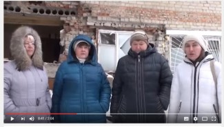 Видеожалобу жильцов многострадального дома на Ударной,35 опубликовал паблик «MDK» «ВКонтакте»