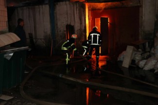 В Пензе ночной пожар на фабрике «Ванюшкины сладости» тушили 34 человека