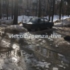 Соцсети: «В Пензе на Попова с крыши многоэтажки упала ледяная глыба»