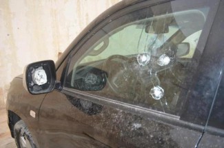 В Арбеково неизвестные расстреляли автомобиль 