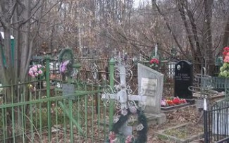 Жителя Константиновки и убитых им экс-супругу и тещу похоронили рядом друг с другом