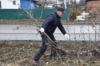 Мэр Пензы Кувайцев вместе с чиновниками вышел убирать улицы