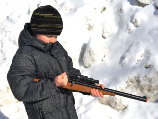 «Counter-Strike» на Ворошилова. Ребенок расстрелял автомобиль, в котором находился человек
