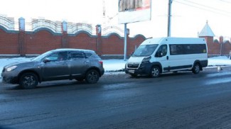 В Пензе на Западной столкнулись внедорожник и маршрутка 