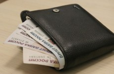 В Кузнецке кассир-рецидивист «подрезал» у клиента магазина портмоне с десятками тысяч рублей