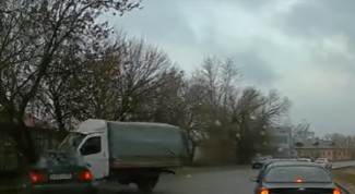 Видеорегистратор пензенца зафиксировал лобовое столкновение грузовика и легковушки