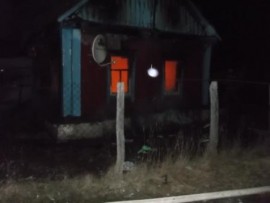 Ночью в Бековском районе полыхнул дом