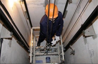 В Пензе приступили к ремонту лифтового оборудования