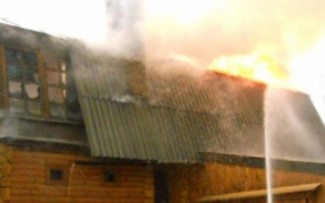 Житель Кузнецка серьезно пострадал при пожаре на Пасху 