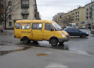 В Пензе водитель маршрутки зажал женщину дверью и протащил ее несколько метров по дороге