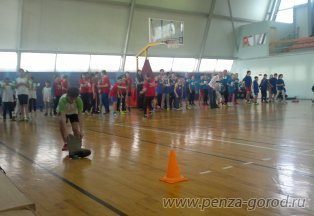 Ученики 13-й гимназии и их родителя стали первыми в спортивном «Рождественском фестивале»