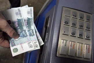 Забытые в банкомате деньги могут стоить свободы жителю Пензы