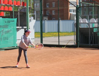 Большой теннис. Теннисисты со всей России принимают участие в турнире на стадионе «Первомайский»