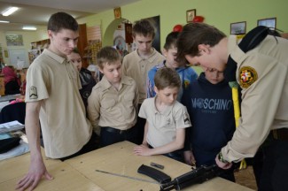 В Пензе в храме Петра и Февронии Муромских школьники провели тренировки с автоматом «АК-47»