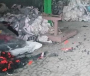 В Кузнецком районе 6 человек тушили загоревшийся барак 