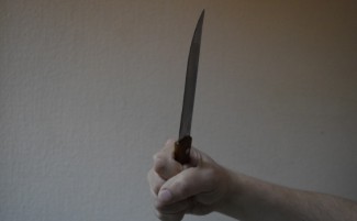 В Кузнецке младший брат ударил старшего ножом в живот 
