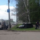 В Пензе на проспекте Победы автомобиль вылетел за пределы дороги в результате аварии 