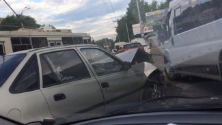 Жуткое ДТП в Пензе. На «Стреле» две иномарки превратились в груду металла 