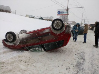 Нечищеная дорога стала причиной автомобильной аварии